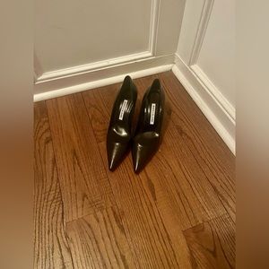 Manolo Blahnik Women’s Black Leather Pump